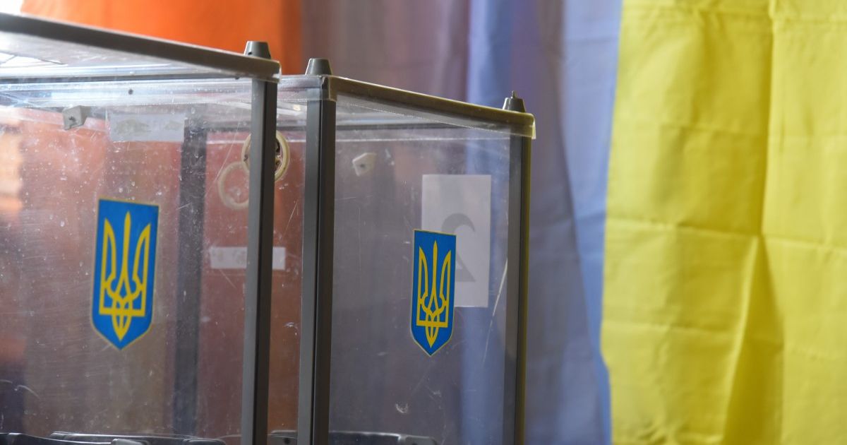 До семи лет заключения. В Киеве члены УИК подписали протоколы еще до завершения голосования