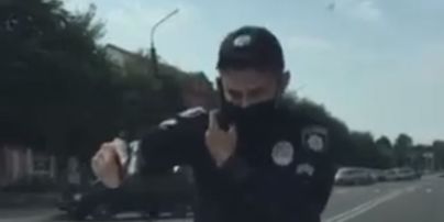 В Сумской области полицейский угрожал пистолетом женщинам с ребенком из-за неповиновения