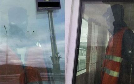 В России манекену заплатили сотни тысяч "рублей" за охрану стратегического моста