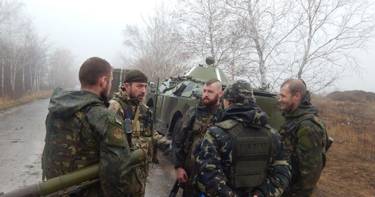 Попри холод, дощ та сніг бійці впевнені, що вистоять / © facebook.com/azov.batalion