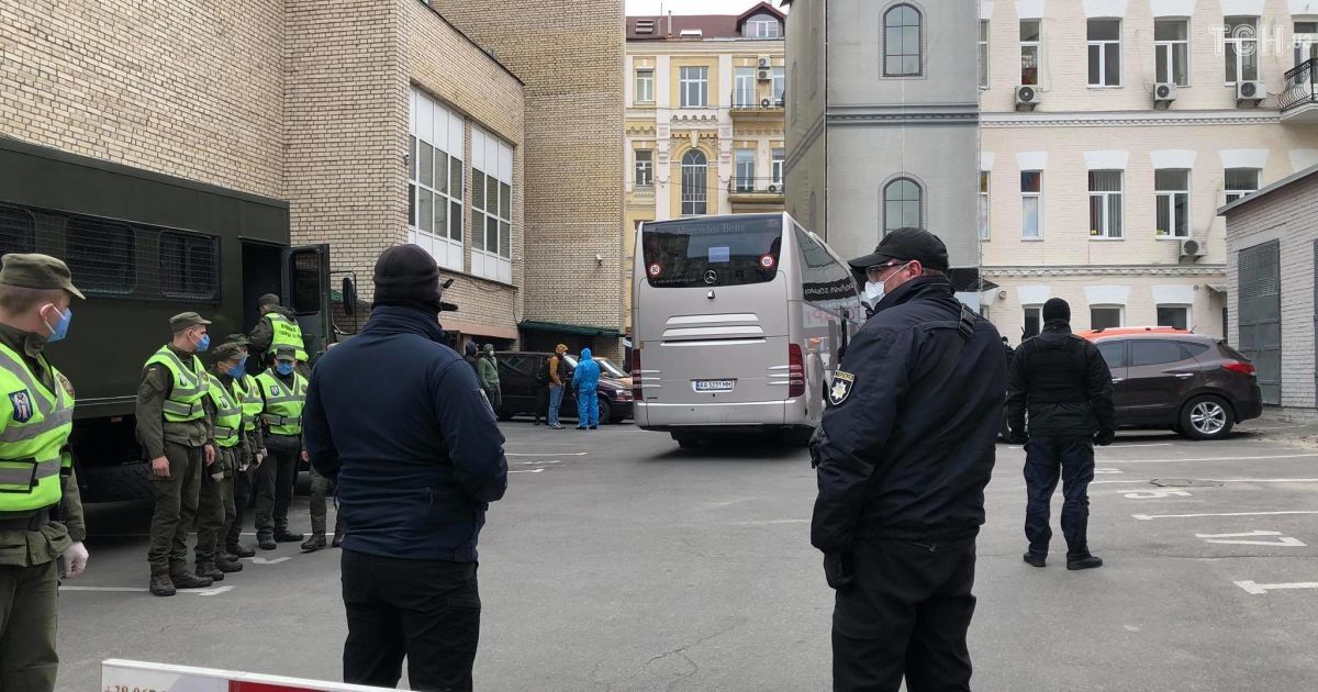 Обсервация в "Казацком": с подозрением на коронавирус госпитализировали эвакуированного из Катара украинца