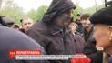 Першотравень у Харкові: лідера лівої громадської організації облили зеленкою