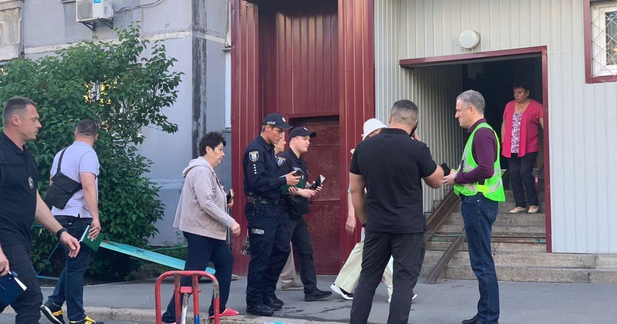 Поджег квартиру, чтобы замести следы: в Киеве мужчина убил женщину, маленького ребенка и ранил еще двоих родственников