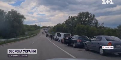 На Запорожье россияне заблокировали более тысячи автомобилей, выезжающих с оккупированной территории