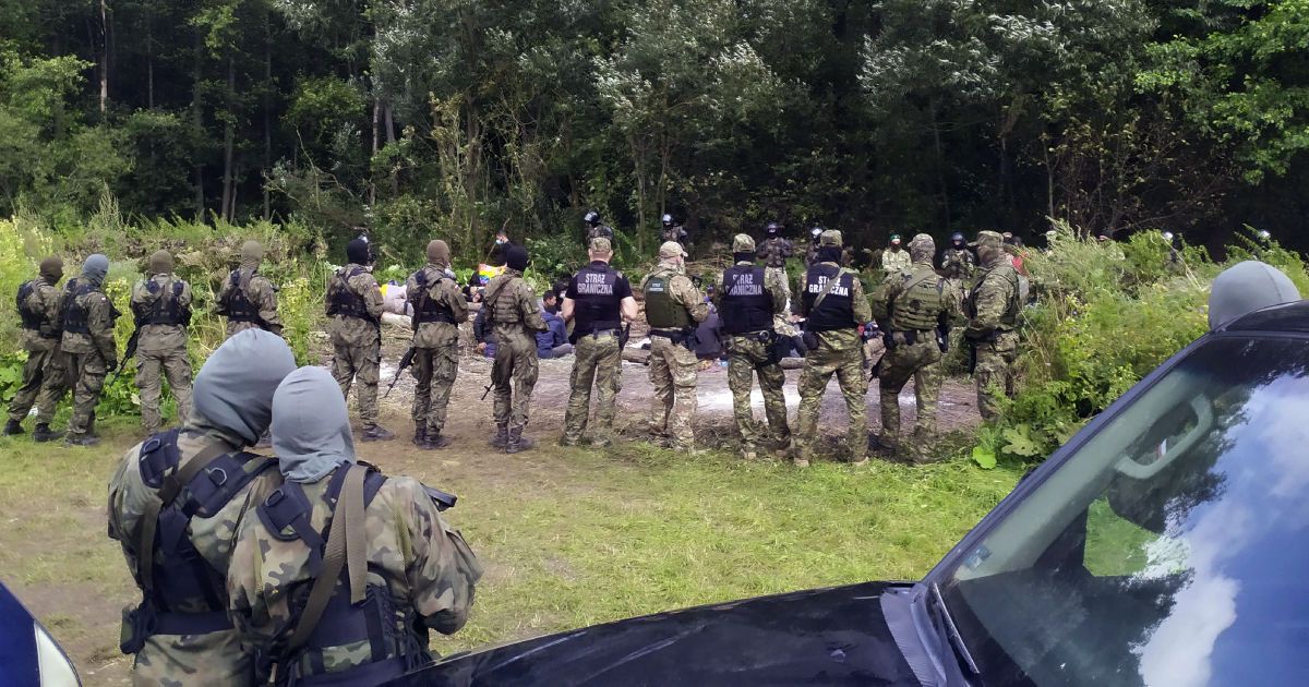 Варшава створила нові табори під охороною для прийому біженців — Світ — tsn.ua - Vimarsana News