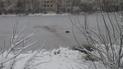 Водитель пожарной части в отпуске спас горе-рыбака, который на его глазах провалился под лед