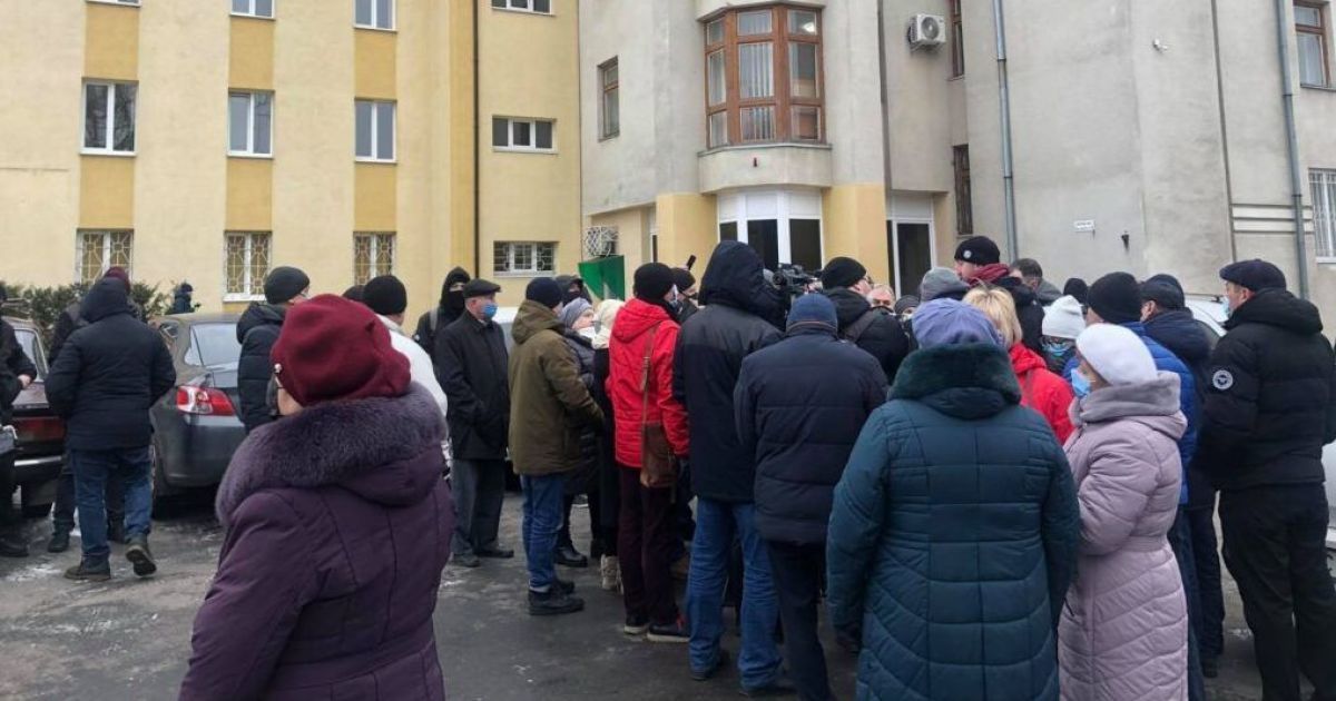 Протести проти підвищення тарифів на комуналку в Україні: у Жмеринці та Хусті мітингувальники перекрили трасу