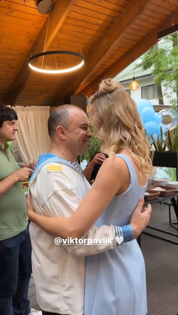 Виктор Павлик на дне рождения сына с семьей / © instagram.com/repyahovakate