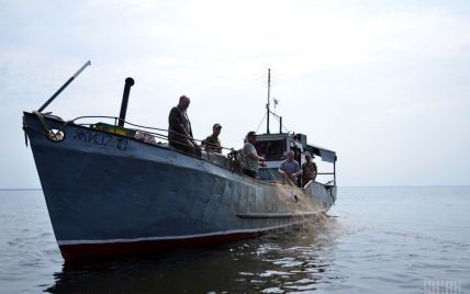 На Київському та Канівському водосховищах заборонили промисловий вилов риби