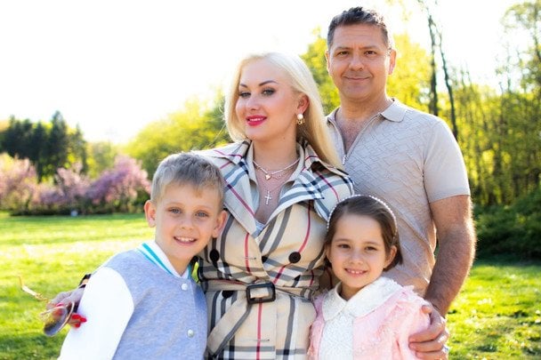 Катерина Бужинська з чоловіком і дітьми / © facebook.com/katyabuzhynskaya