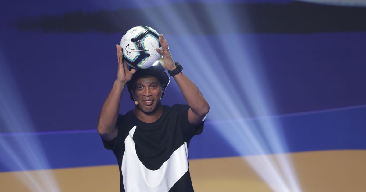 Не теряет навыков: Роналдиньо показал, как поддерживает форму в тюрьме