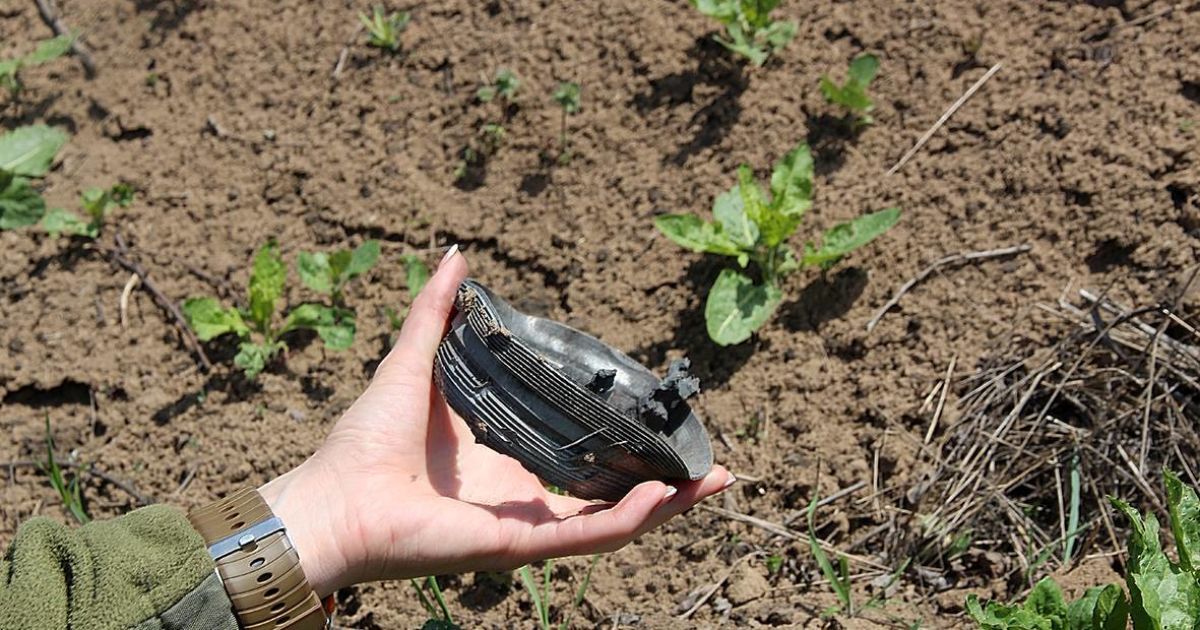 Морпехи показали обломки новейших реактивных снарядов, которыми их обстреливали боевики