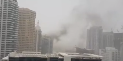В Дубае загорелось высотное здание