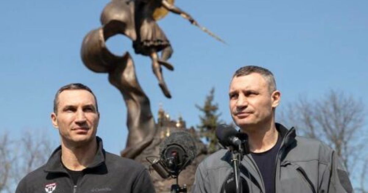 Мэр Киева трогательно поздравил своего брата с днем рождения: Ты – лучший!