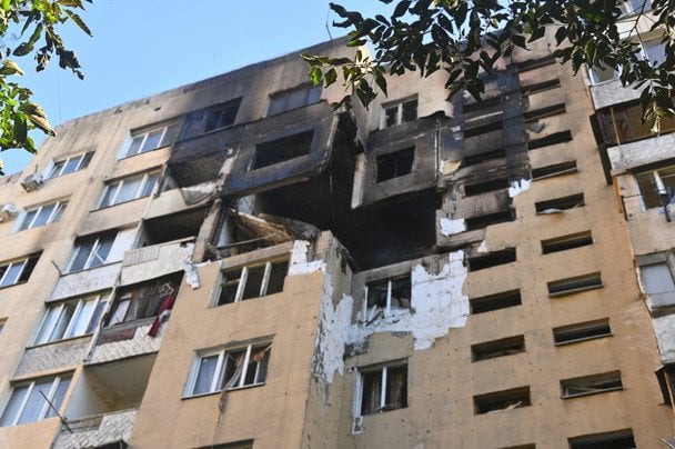 Дроны ударили по многоэтажкам Харькова — количество пострадавших стремительно растет