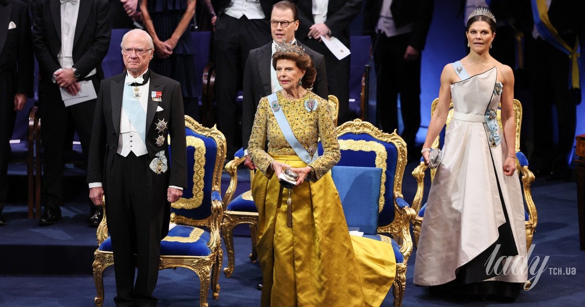 Король Карл XVI Густав, кронпринцеса Вікторія, її чоловік кронпринц Даніель та королева Сільвія