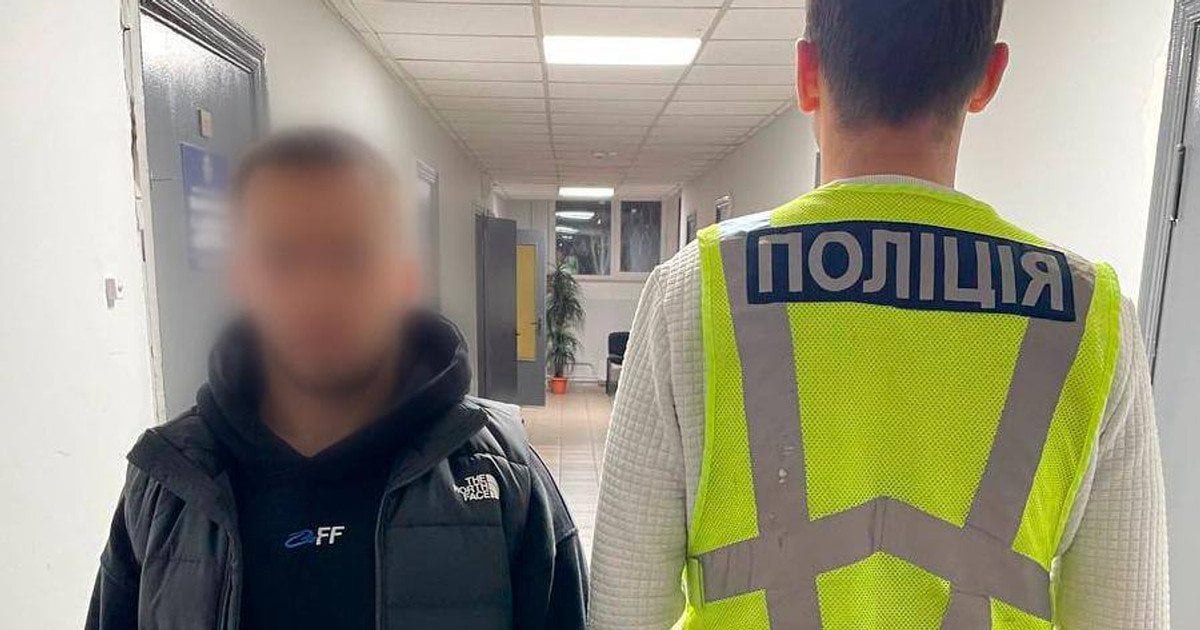 Правоохоронці притягнули до відповідальності киянина, який знімав відео у поліцейській формі