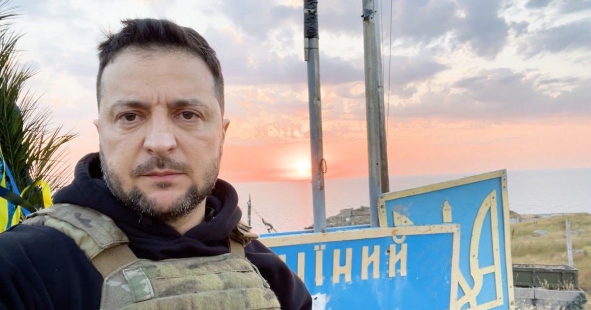 Володимир Зеленський під час відвідання острова Зміїний