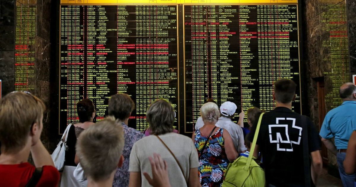 "Укрзализныця" открыла продажу билетов на 14 летних поездов