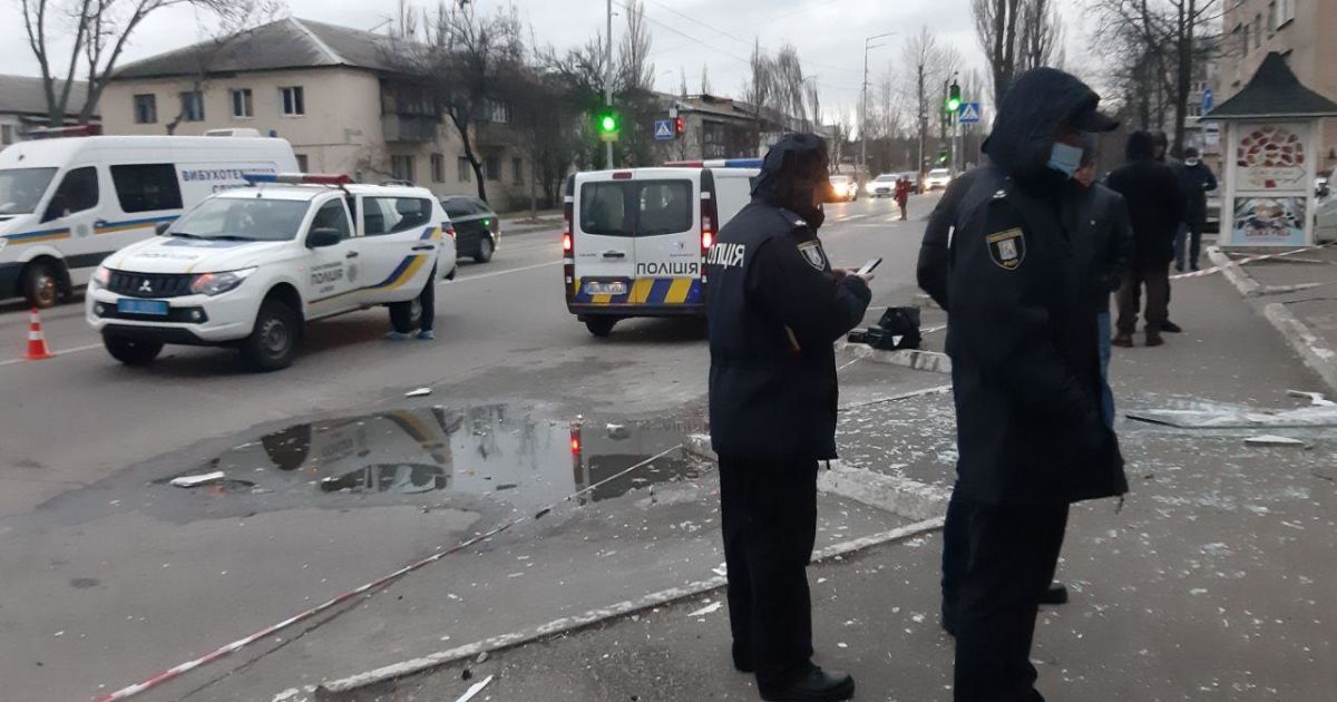 В Киеве неизвестные взорвали банкомат и украли деньги: полиция начала спецоперацию