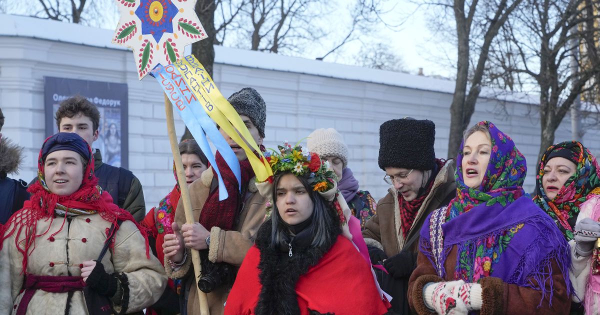 Як святкували Різдво: Папа Римський провів месу, до Єлизавети II завітала рідня, а у Берліні влаштували заплив