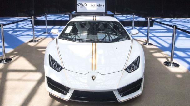 Lamborghini Папы Римского / © lamborghini.com