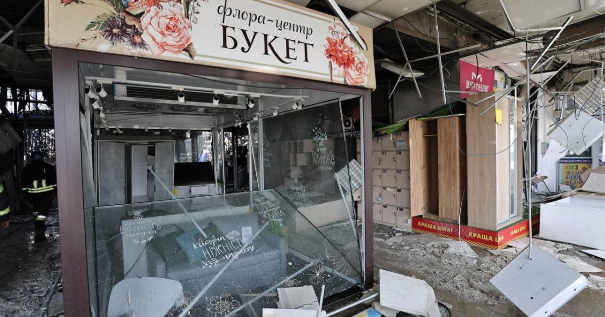 Наслідки удару по "Епіцентру" у Харкові