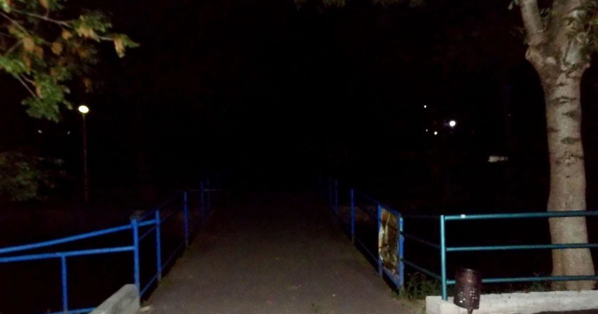 Закарпатець із психічними захворюваннями раптово напав і порізав 26-річного хлопця в парку: фото