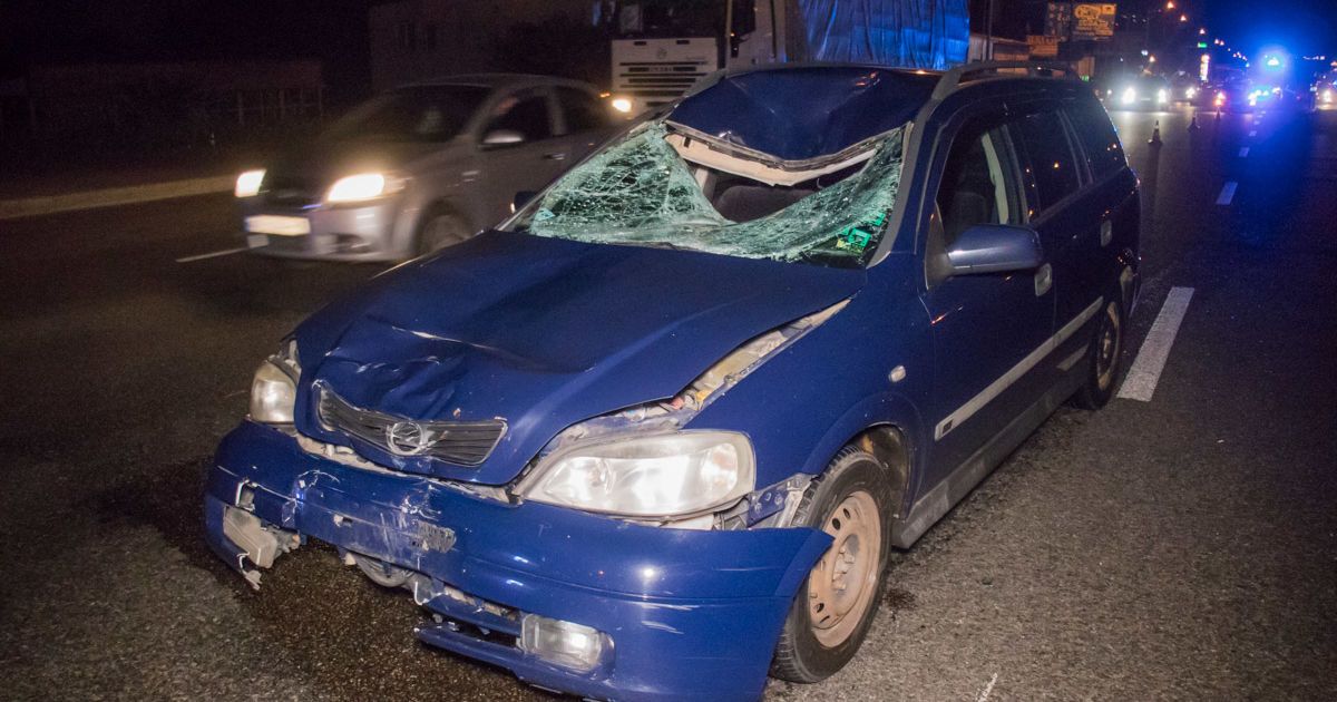 В Києві автомобіль на великій швидкості збив на смерть людину