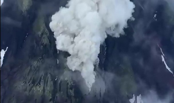 На Камчатке началось извержение вулкана Крашенинникова