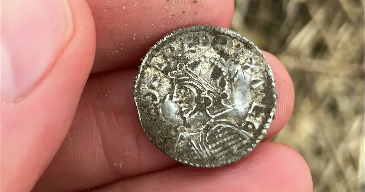 Срібна монета вікінгів з Норвегії
