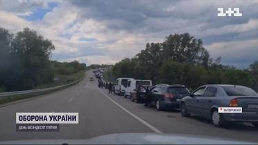 На Запоріжжі росіяни заблокували понад тисячу авто, що виїжджають з окупованої території