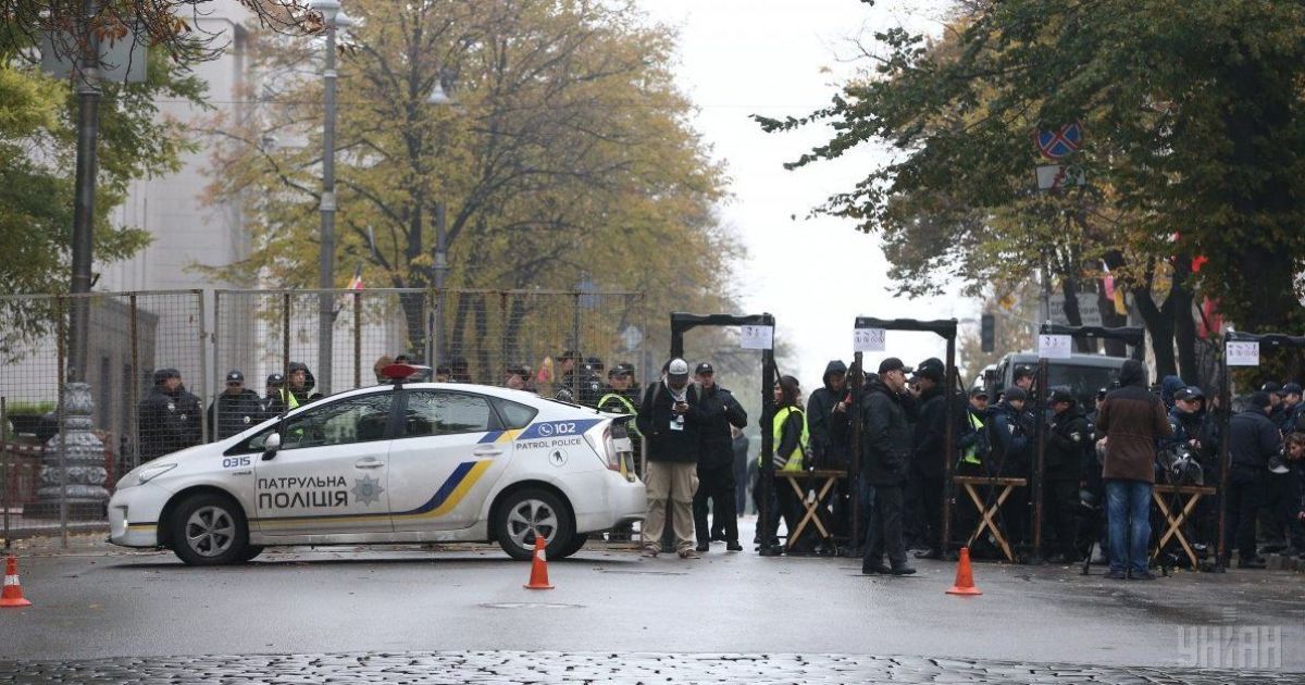 Центр Києва знову стоїть у заторах