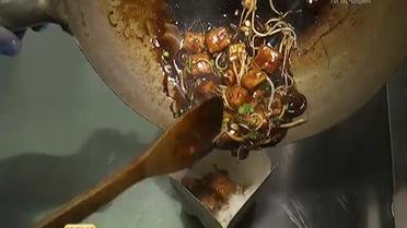 Смесь японской, тайской и полинезийской кухни прямо на улицах Киева