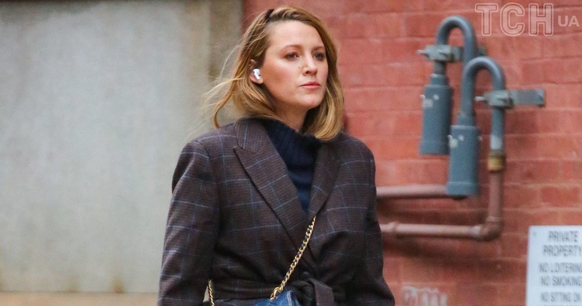 In Simple Jeans And With Unwashed Hair: Blake Lively Was Photographed ...