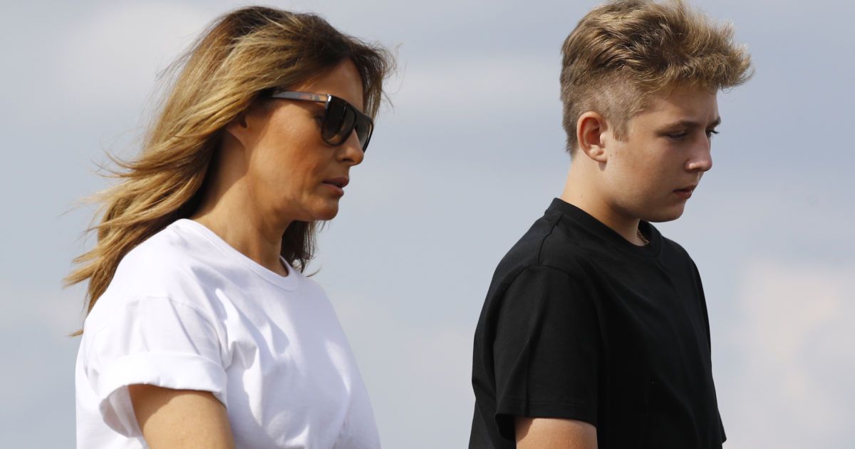 Меланія Трамп привітала сина з днем народження жалобними чорними кульками (фото)