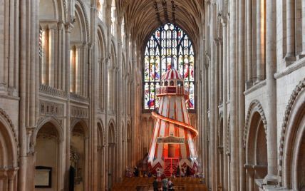 В Англии в церковь привлекают посетителей необычным способом