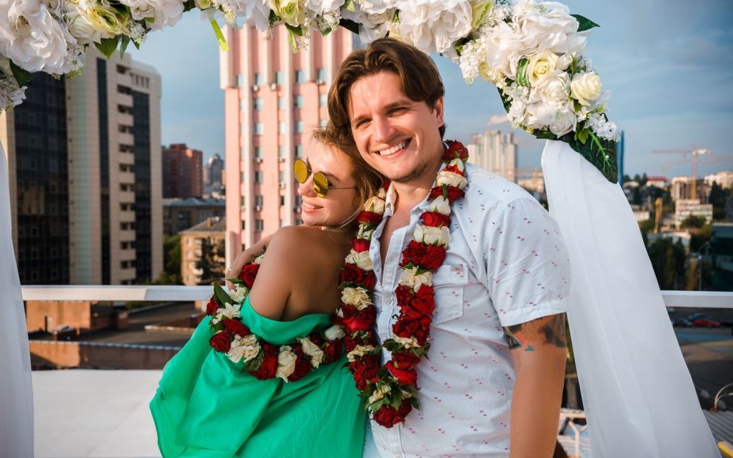 Толіч та Юла відгуляли гавайське весілля / © прес-служба каналу "1+1"