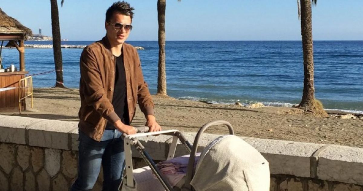 2015 год стал особенным для Евгения Коноплянки. Финал Лиги Европы, переход в "Севилью" и рождение доченьки! В сентябре Женя стал папой маленькой красотки - Златы.