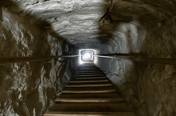 Сходи гробниці в центрі однієї з пірамід Гізи в Єгипті / © Getty Images