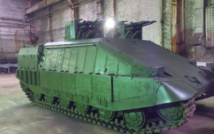 Аваков показав новітній міський танк "Азовець"