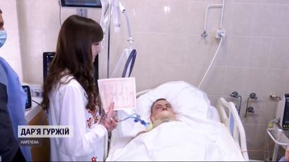 Освідчилась бійцю під крапельницею: у реанімації Дніпра одружили молодят