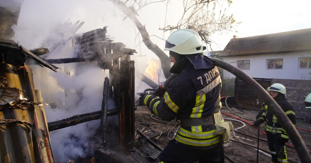 На Куренівці в Києві сталася пожежа у приватному будинку: загинула жінка