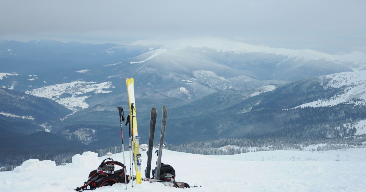 Лижник, якого три дні шукають в Карпатах, зателефонував другу і повідомив приблизні координати