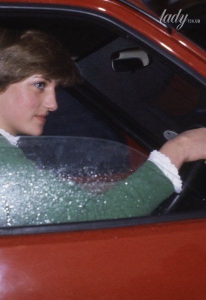 Принцеса Діана за кермом свого авто у Лондоні, 1980 рік / © Associated Press