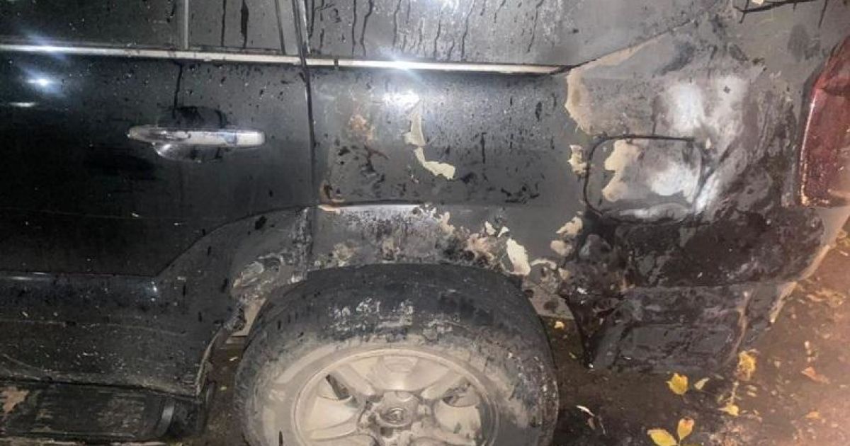 Чоловік упродовж години підпалив три авто на Печерську у Києві / © Полиция Киева / Facebook