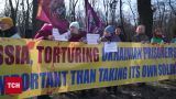 Собрались сотни людей! Протест возле посольства США в Киеве! 