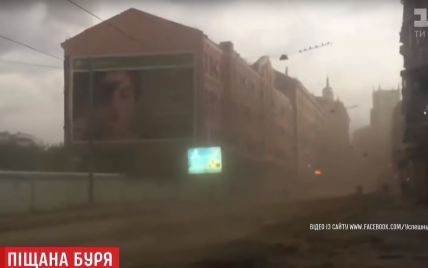 Центр Харькова пережил "песчаную бурю"