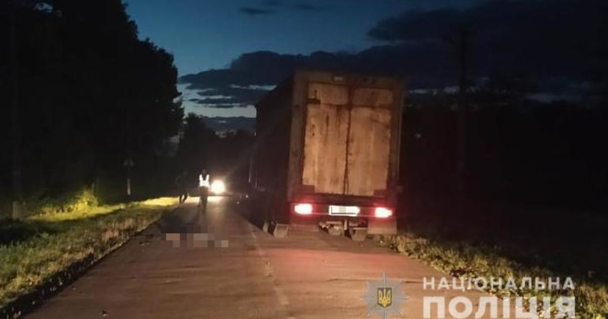 У Львівській області вантажівка переїхала 28-річного чоловіка: він помер на місці трагедії