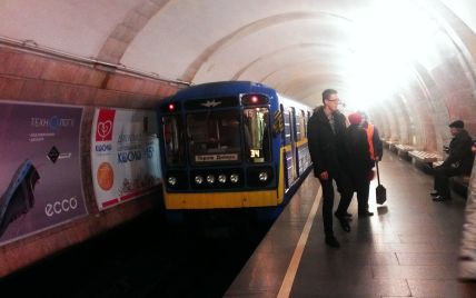На "Лыбедской" под вагон поезда упал пассажир